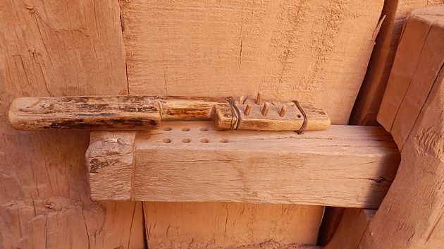 Agadir Tasguent Holzschloss mit Schluessel